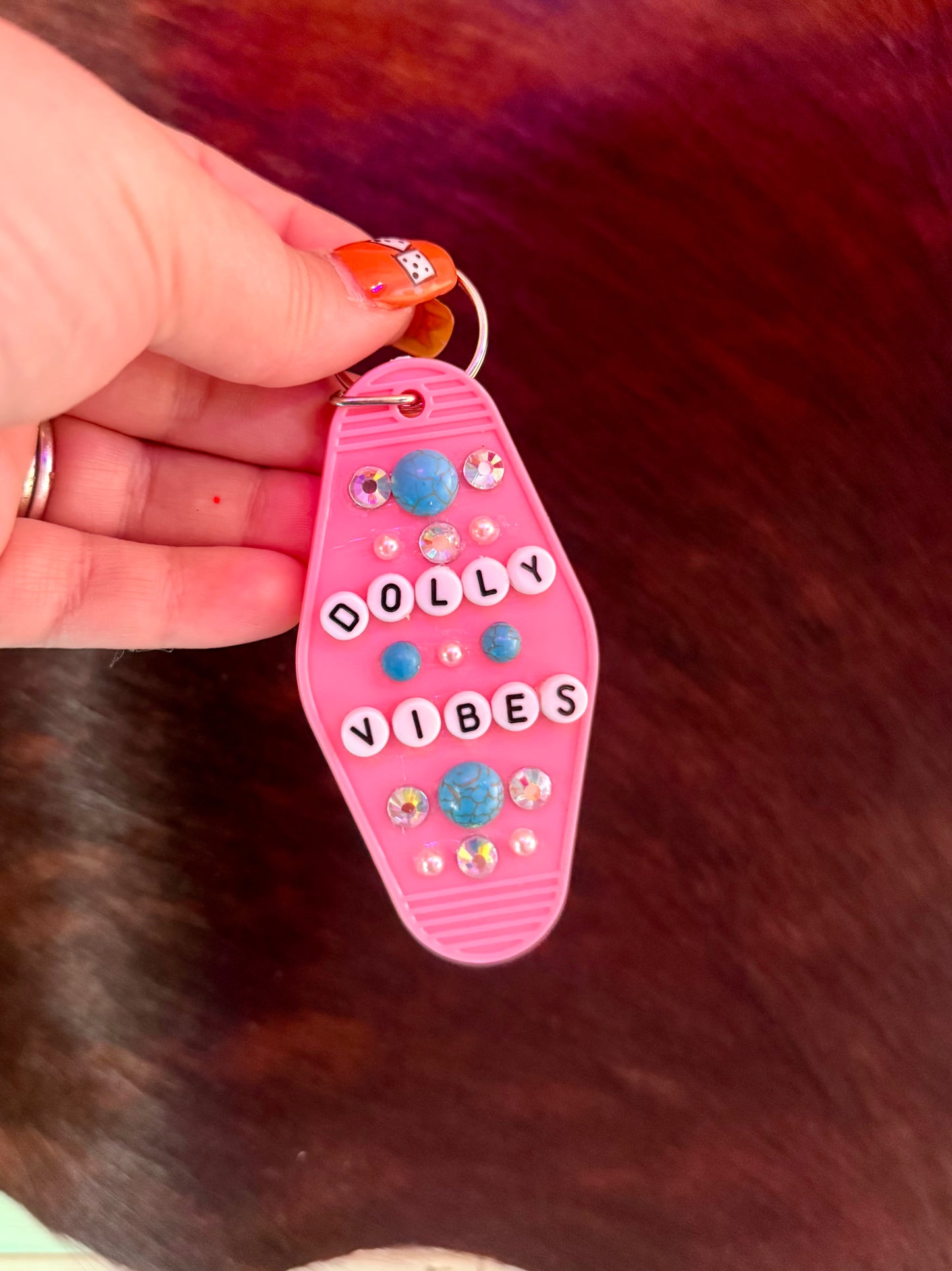 D o l l y Vibes Retro Motel Keychain