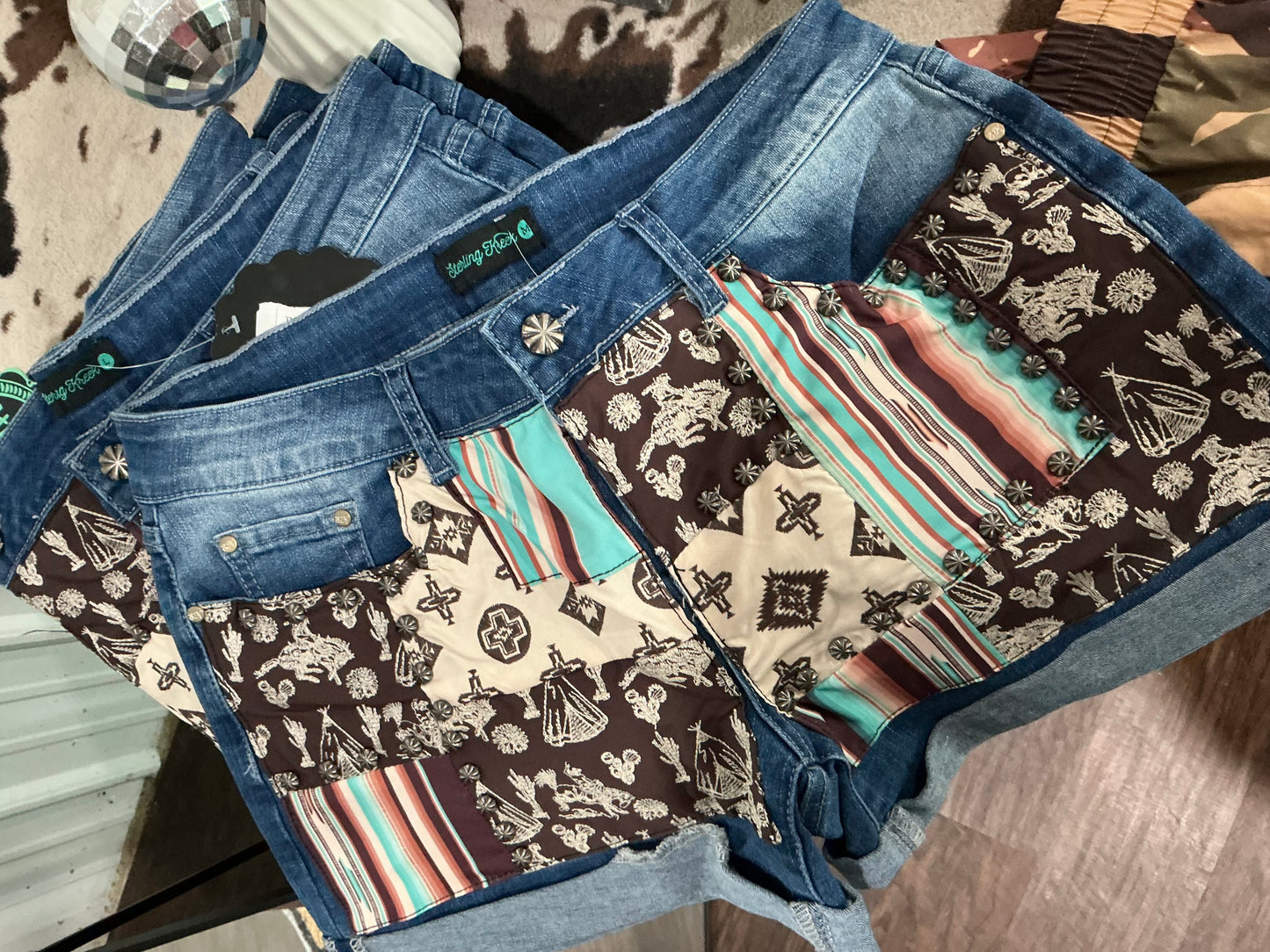 PATCHED UP SHORTS - WESTERN