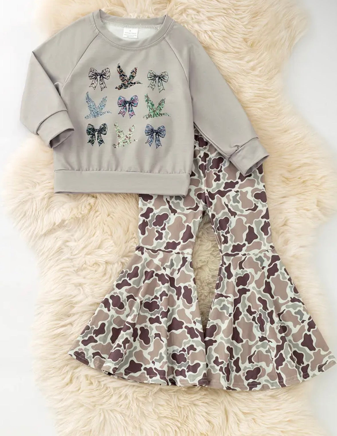 Grey Duck And Bow girls set